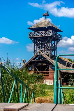 Doğa gözlem kulesinin bacasında 2 leylek var.