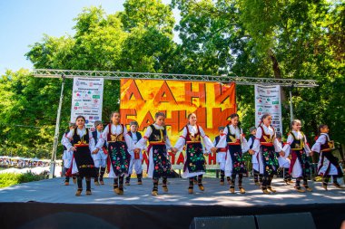 12 08 2023 Bela Palanka, Sırbistan, Sırp folklor grubu Banice Günleri 'nde gösteri yaptı 