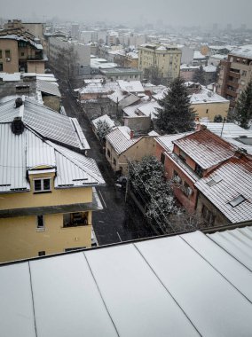 Belgrad ve Sırbistan 'ın çatıları karla kaplı