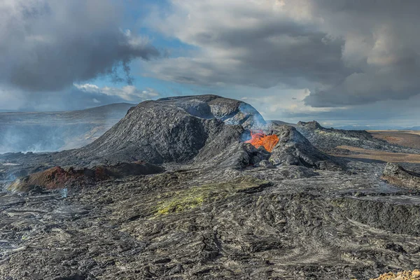 Blick Auf Eine Vulkanlandschaft Während Des Tages Bei Sonnenschein Aktiver — Stockfoto