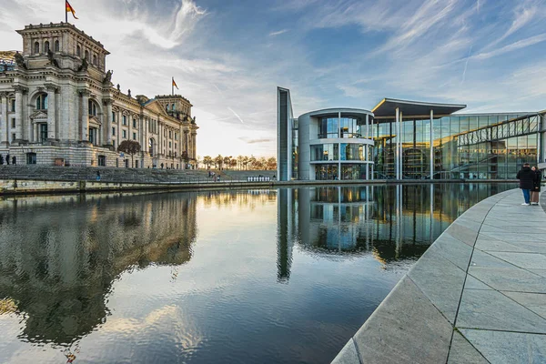 River Spree Berlin Par Une Journée Hiver Reichstag Les Bâtiments — Photo