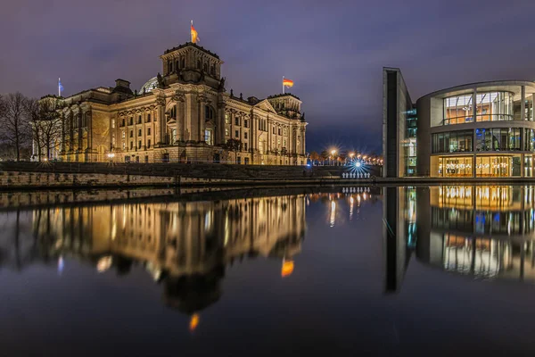Vista Degli Edifici Governativi Notte Reichstag Berlino All Ora Blu — Foto Stock