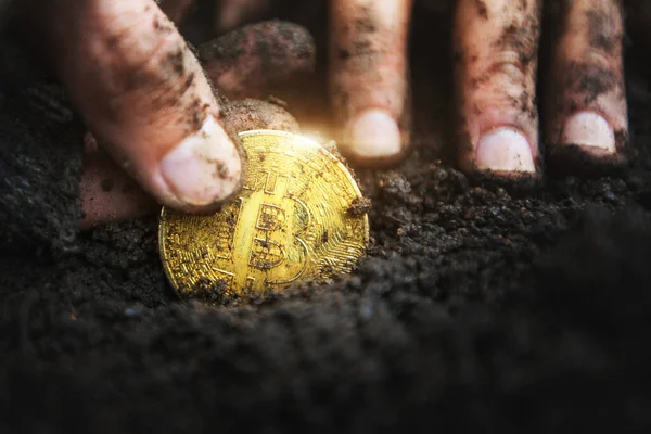 Bitcoin Handen Van Mijnwerker Mijnbouw Gouden Bitcoins Stockfoto