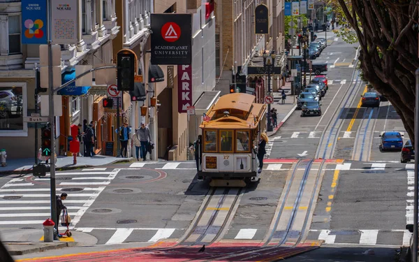 Tradicionális Cable Cars Lovaglás Híres Utcán San Francisco California Usa — Stock Fotó