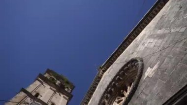Perast 'taki Aziz Niklas Kilisesi' nin çan kulesi. Karadağ. Yüksek kaliteli FullHD görüntüler