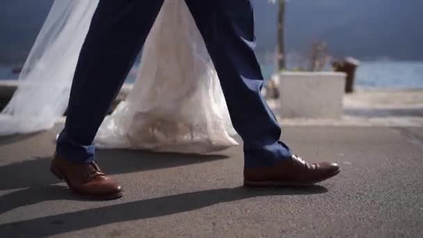 Legs Bride Groom Walking Paved Road Sea Cropped High Quality — Stock Video