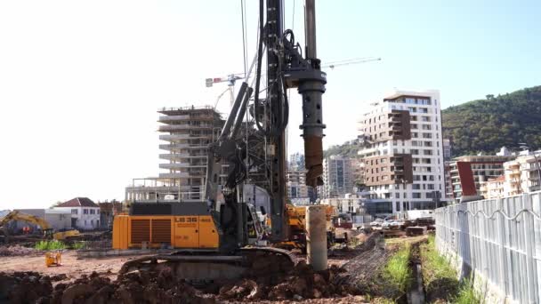 Drilling Machine Installs Piles Construction Site High Quality Footage — Stockvideo