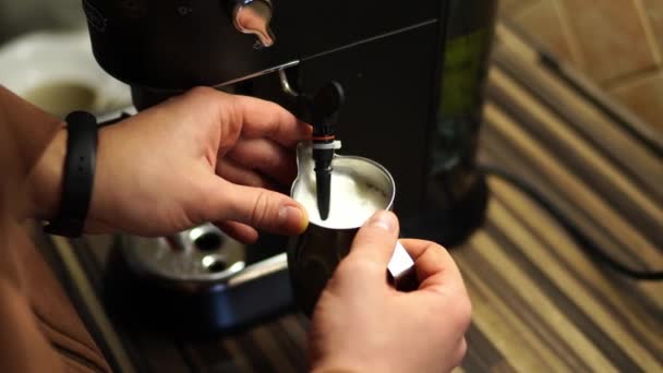 Barista Frothing Milk Jug Coffee Machine High Quality Footage — ストック動画