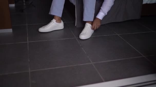 Groom Fixes Laces White Leather Sneakers High Quality Fullhd Footage — Vídeo de Stock