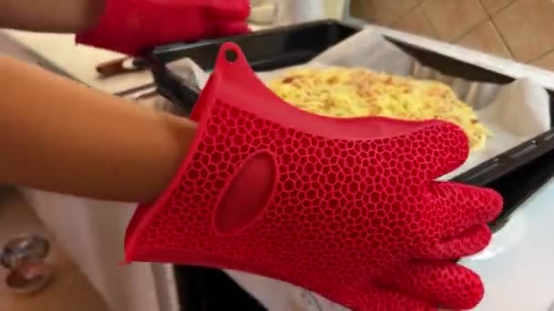 Cook Puts Pizza Baking Sheet Oven Baking High Quality Footage — Stockvideo