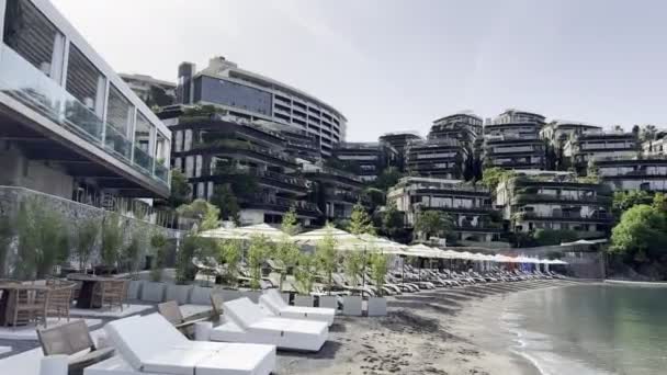 Παραλία Ξαπλώστρες Κοντά Στο Ξενοδοχείο Dukley Μπούντβα Μαυροβούνιο Υψηλής Ποιότητας — Αρχείο Βίντεο