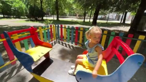 Little Girl Rides Carousel Park High Quality Footage — Vídeo de Stock