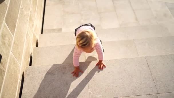 Little Girl Crawls Stone Steps High Quality Footage — Vídeo de Stock