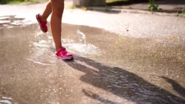 Young Girl Slippers Walks Puddles Raises Clouds Spray Cropped High — Vídeo de Stock