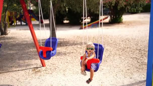 Little Girl Sunglasses Swings Swing Claps Her Hands High Quality — Stockvideo