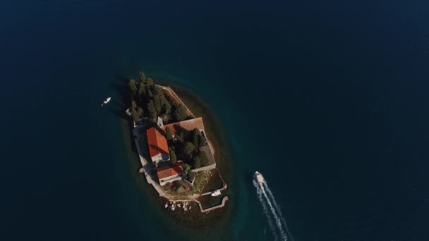 Νησί Του Αγίου Γεωργίου Στον Κόλπο Του Κότορ Στο Πάνω — Αρχείο Βίντεο