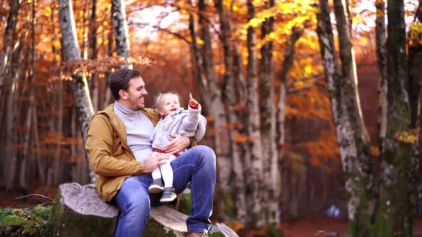 Little Girl Sits Her Dad Arms Stump Autumn Forest Points — Stockvideo