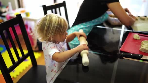 Little Girl Rolls Out Piece Dough Rolling Pin Next Her — Video Stock