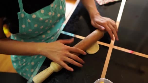 Chef Rolls Out Piece Dough Table Puts Apple Filling High — Stock Video