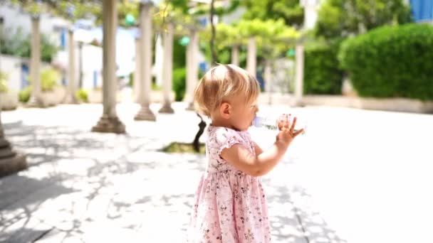 Little Girl Dress Drinks Water Bottle Yard Side View High — Stockvideo
