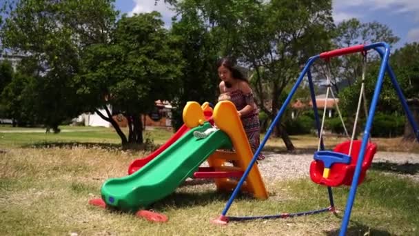 Mom Puts Little Girl Slide High Quality Fullhd Footage — Wideo stockowe