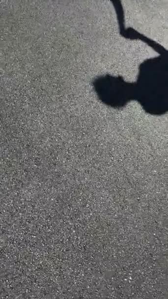 Silhouettes Dancing Bride Groom Pavement High Quality Footage — Stockvideo
