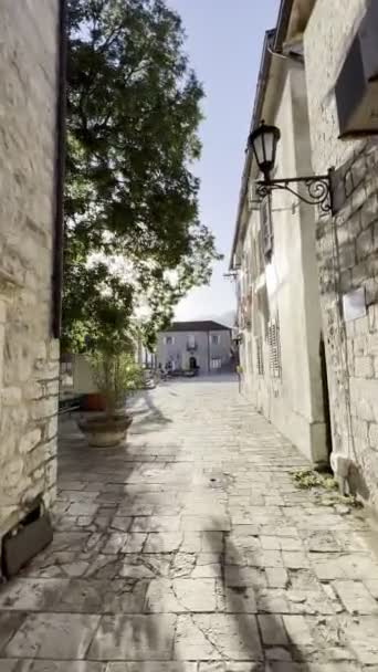 Narrow Street Old Town Sea Paved Road Stone Houses High — Video Stock