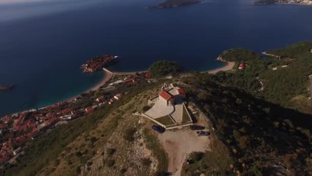 Igreja Santa Sava Com Deck Observação Ilha Sveti Stefan Drone — Vídeo de Stock