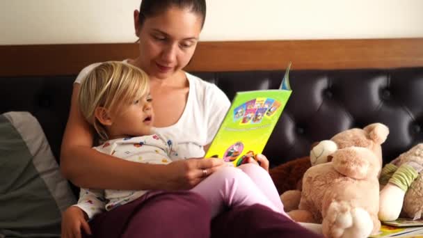 Mom Reads Picture Book Little Girl Bed High Quality Footage — Stockvideo