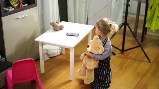 Little Girl Teddy Bear Her Arms Dances Music Table High — Video Stock