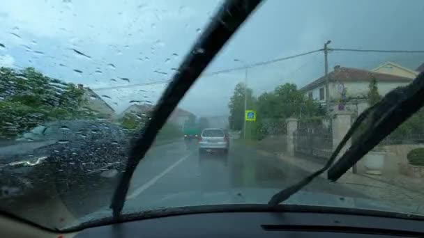 View Windshield Working Wipers Street High Quality Footage — Stockvideo