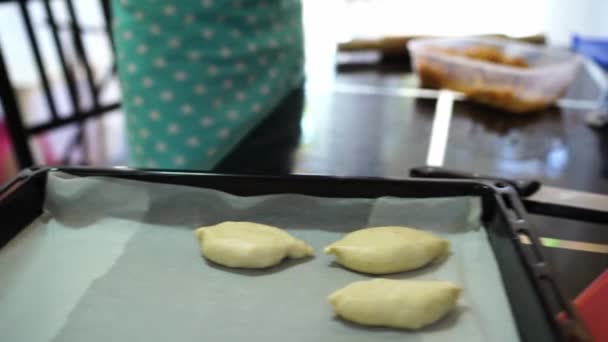 요리사의 배경에 조각을 널빤지를 놓는다 고품질 — 비디오