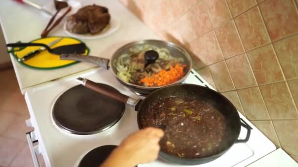 Chef Stirs Vegetable Garnish Wine Sauce Frying Pan High Quality — Video Stock