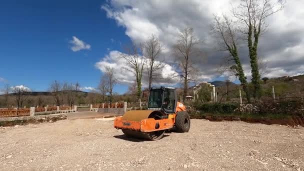 Tractor Roller Stands Gravel Park High Quality Footage — Stock Video