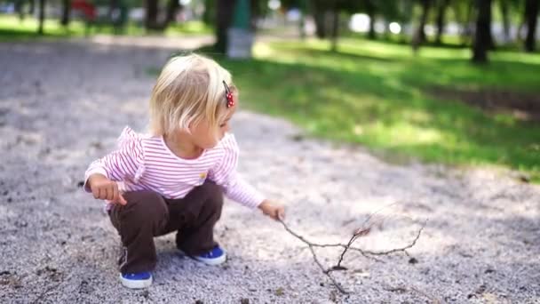Little Girl Squats Park Picks Ground Stick High Quality Footage — Video Stock