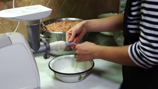 Cook Puts Gut Electric Meat Grinder Stuffing Sausages High Quality — Stockvideo