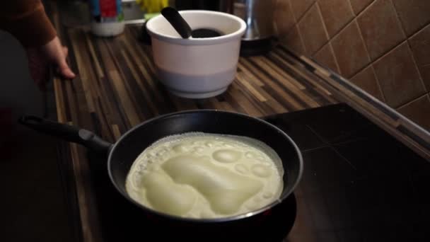 Pancake Bubbles Frying Pan Stove High Quality Footage — Vídeo de Stock