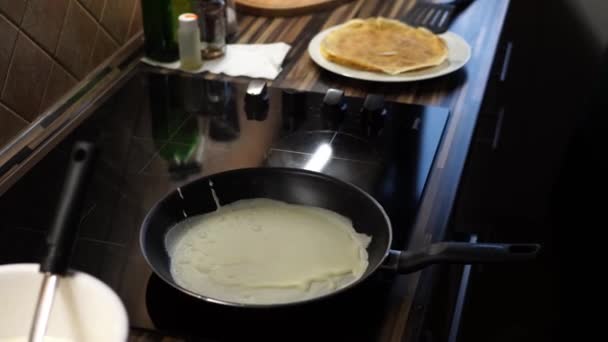 Steam Rises Thin Pancake Baked Pan High Quality Footage — Vídeos de Stock
