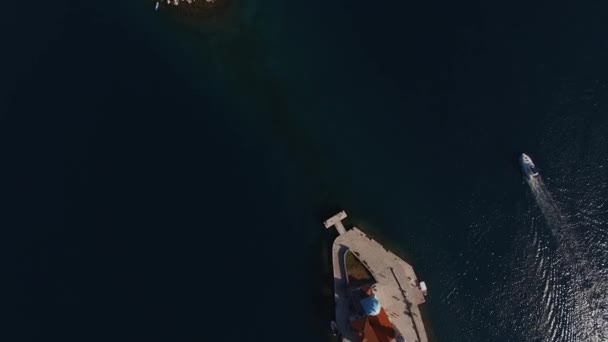 Motorboat Sails Sea Island Gospa Skrpjela Island George Top View — Vídeos de Stock