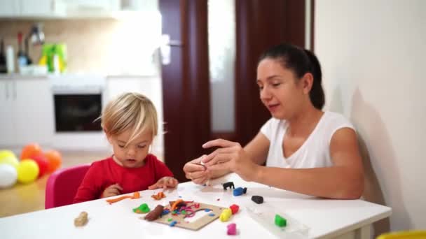 Mom Shows Little Girl How Sculpt Crafts Plasticine High Quality — Stockvideo