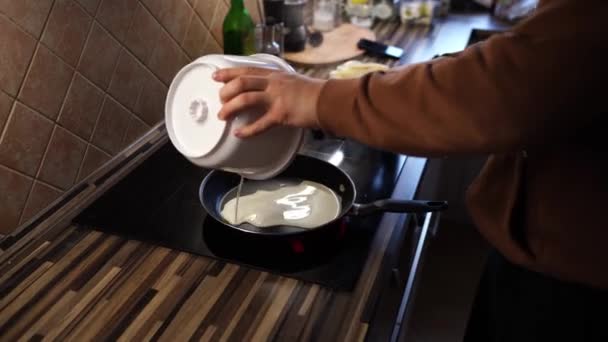 Chef Pours Rest Batter Bowl Pan Turns High Quality Footage — Stockvideo