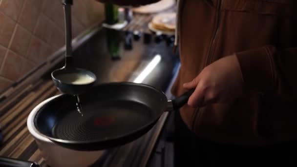 Chef Pours Batter Pan Rotates Pancake Evenly Distributed High Quality — Stock videók