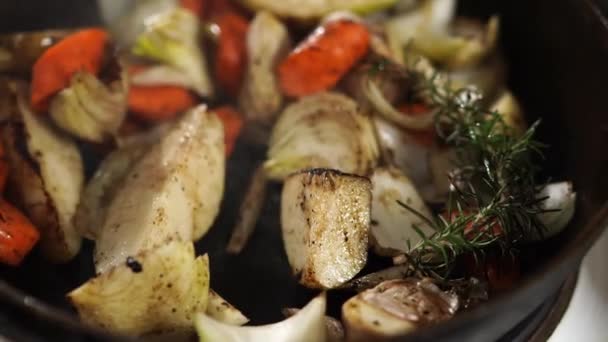 Pieces Vegetables Spices Stewed Steaming Pan High Quality Footage — Vídeo de Stock