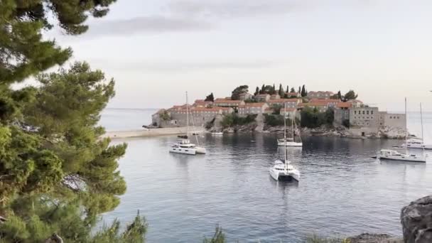 Sveti Stefan Island Boats Moored Coast Montenegro High Quality Footage — Stok video