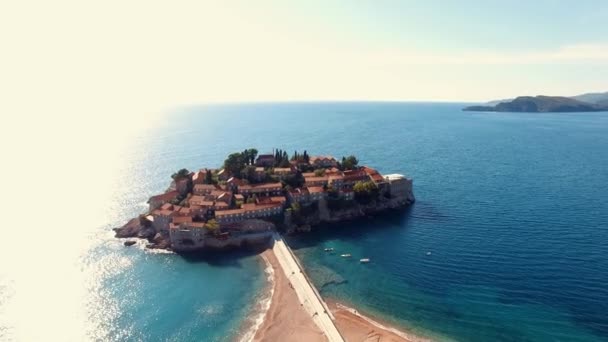 Drohnenaufnahme Der Insel Sveti Stefan Der Bucht Von Kotor Montenegro — Stockvideo