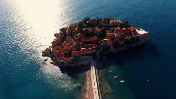 Kotor Körfezi Ndeki Sveti Stefan Adası Parlak Gün Işığında Karadağ — Stok video