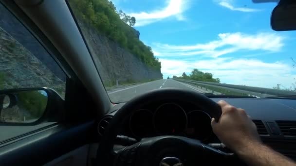 Vista Dietro Volante Dell Auto Autostrada Lungo Ripido Pendio Filmati — Video Stock