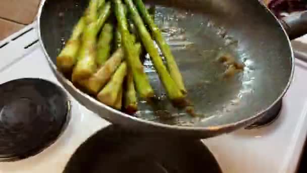 Cocinar Una Sartén Los Espárragos Cocidos Aceite Imágenes Alta Calidad — Vídeos de Stock