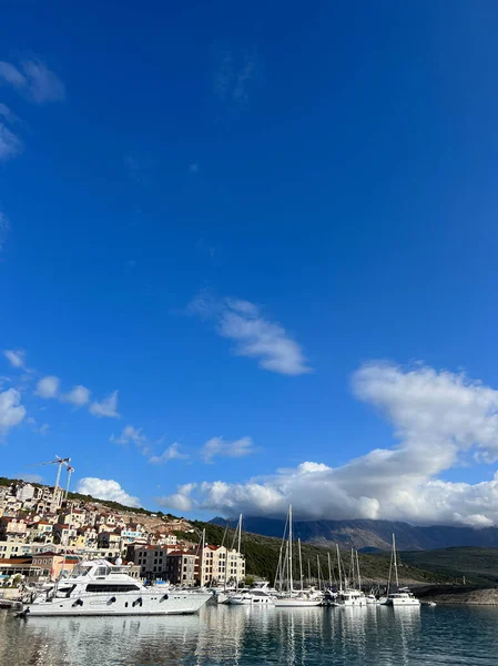 Kapal Pesiar Berlayar Ditambatkan Teluk Lustica Montenegro Foto Berkualitas Tinggi — Stok Foto