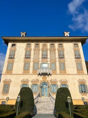Villa Canton 'ın girişinin önünde bir balyoz ile basamaklar. İtalya. Yüksek kalite fotoğraf